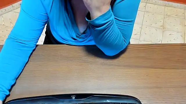 Snapshot of NikkiHolland chatting on 10/30/25, 07:54 NikkiHolland online show from 10/30/25, 07:54