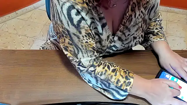 Snapshot of NikkiHolland chatting on 11/11/25, 09:31 NikkiHolland online show from 11/11/25, 09:31