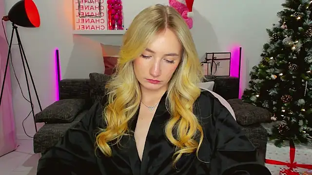 bella  rose online show from 12/16/24, 07:21