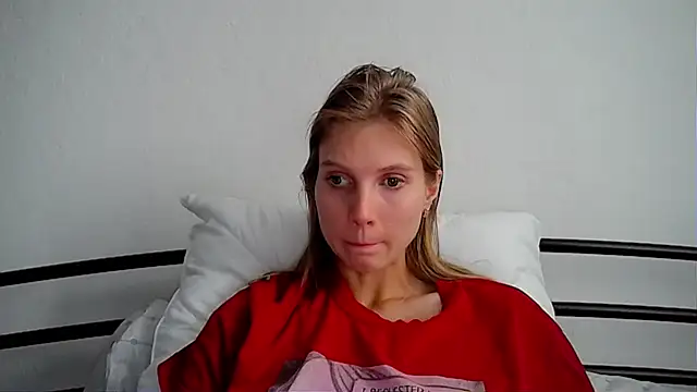 Snapshot of MaryMiton chatting on 02/15/25, 03:39 MaryMiton online show from 02/15/25, 03:39