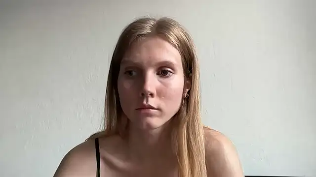 Snapshot of MaryMiton chatting on 04/23/26, 03:14 MaryMiton online show from 04/23/26, 03:14