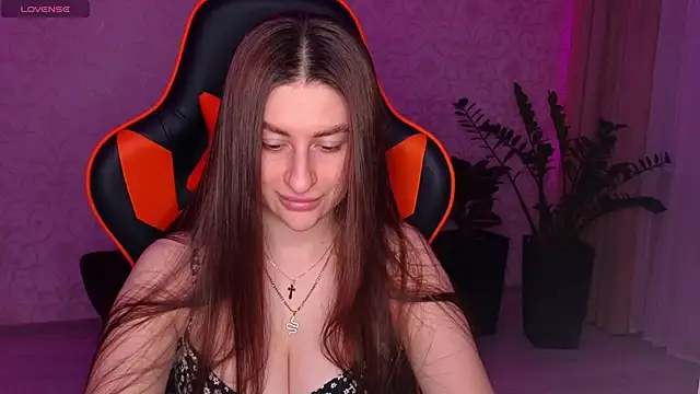 Snapshot of Elishka_ chatting on 09/21/25, 08:43 Elishka  online show from 09/21/25, 08:43