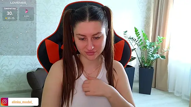 Snapshot of Elishka_ chatting on 10/04/25, 06:55 Elishka  online show from 10/04/25, 06:55