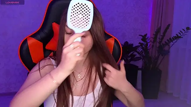 Snapshot of Elishka_ chatting on 10/20/25, 08:09 Elishka  online show from 10/20/25, 08:09