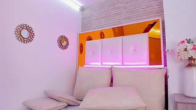 ShaniaBrownn online show from 12/11/24, 02:30