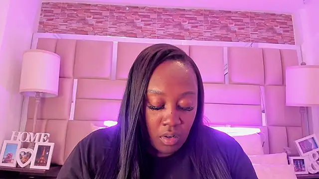 Snapshot of ShaniaBrownn chatting on 01/06/26, 07:39 ShaniaBrownn online show from 01/06/26, 07:39