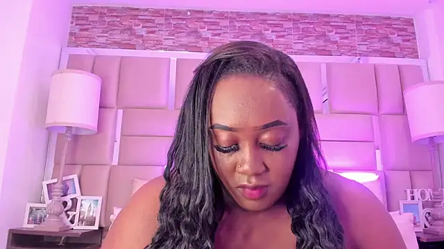 Snapshot of ShaniaBrownn chatting on 03/17/26, 08:01 ShaniaBrownn online show from 03/17/26, 08:01