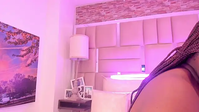 Snapshot of ShaniaBrownn chatting on 04/18/26, 11:47 ShaniaBrownn online show from 04/18/26, 11:47