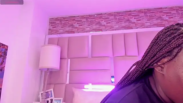 Snapshot of ShaniaBrownn chatting on 04/29/26, 07:53 ShaniaBrownn online show from 04/29/26, 07:53