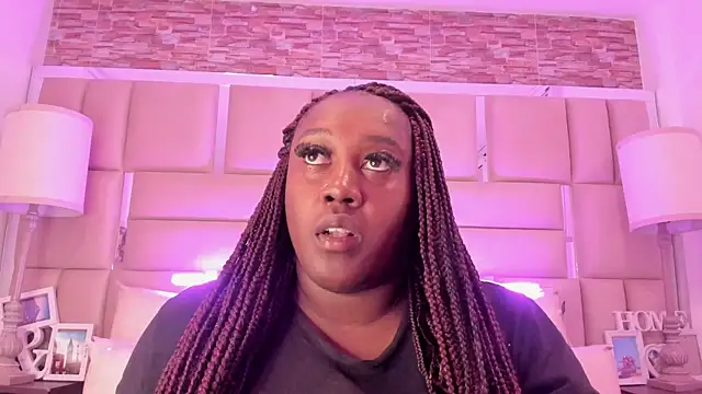 Snapshot of ShaniaBrownn chatting on 05/11/26, 07:33 ShaniaBrownn online show from 05/11/26, 07:33