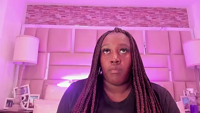 Snapshot of ShaniaBrownn chatting on 05/13/26, 07:33 ShaniaBrownn online show from 05/13/26, 07:33