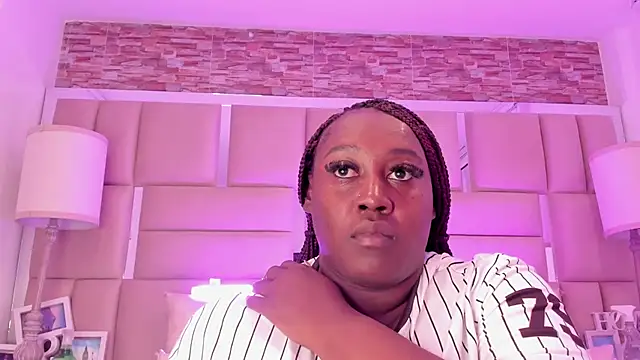 Snapshot of ShaniaBrownn chatting on 05/15/26, 07:43 ShaniaBrownn online show from 05/15/26, 07:43