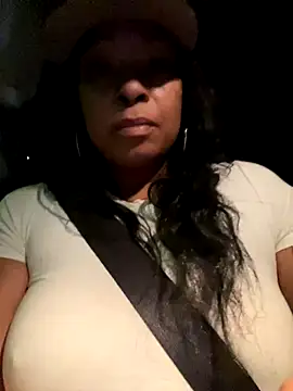 Snapshot of MSweetLindaParks chatting on 11/30/25, 07:56 MSweetLindaParks online show from 11/30/25, 07:56