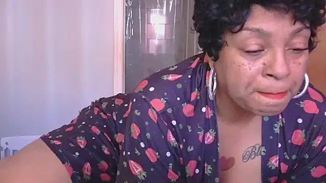 Snapshot of MSweetLindaParks chatting on 12/03/25, 07:01 MSweetLindaParks online show from 12/03/25, 07:01