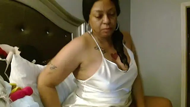 Snapshot of MSweetLindaParks chatting on 02/18/26, 10:00 MSweetLindaParks online show from 02/18/26, 10:00