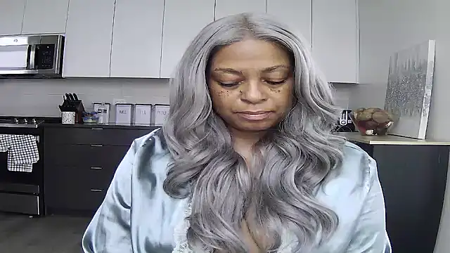 Snapshot of MSweetLindaParks chatting on 07/16/26, 02:12 MSweetLindaParks online show from 07/16/26, 02:12