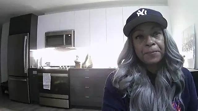 Snapshot of MSweetLindaParks chatting on 07/17/26, 03:35 MSweetLindaParks online show from 07/17/26, 03:35