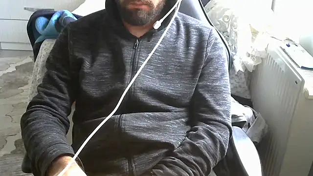 Snapshot of crazybaby5461 chatting on 10/19/25, 11:44 crazybaby5461 online show from 10/19/25, 11:44