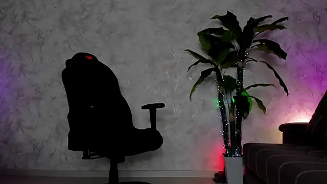 Emma7 online show from 11/24/25, 04:12