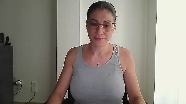 Snapshot of Sanada_hot chatting on 10/04/25, 08:23 Sanada hot online show from 10/04/25, 08:23