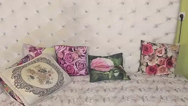 Snapshot of DoraMay chatting on 09/25/25, 07:45 DoraMay online show from 09/25/25, 07:45