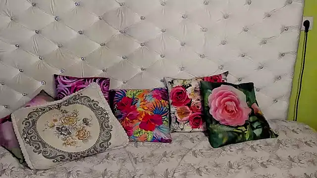 Snapshot of DoraMay chatting on 11/07/25, 07:58 DoraMay online show from 11/07/25, 07:58