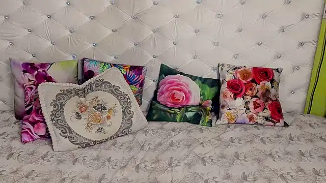 Snapshot of DoraMay chatting on 11/24/25, 07:35 DoraMay online show from 11/24/25, 07:35