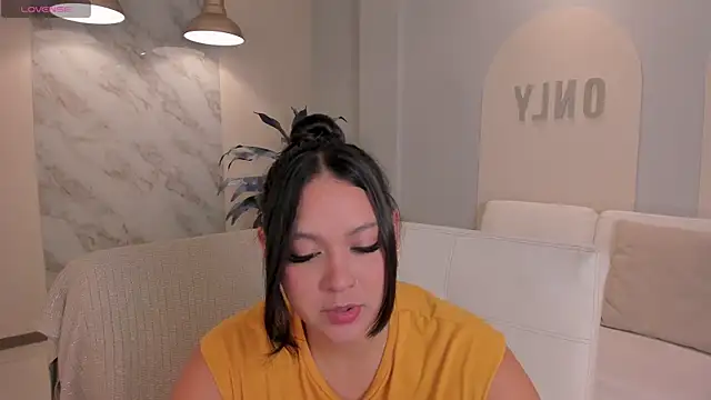 ToriCrossX online show from 10/10/25, 01:21