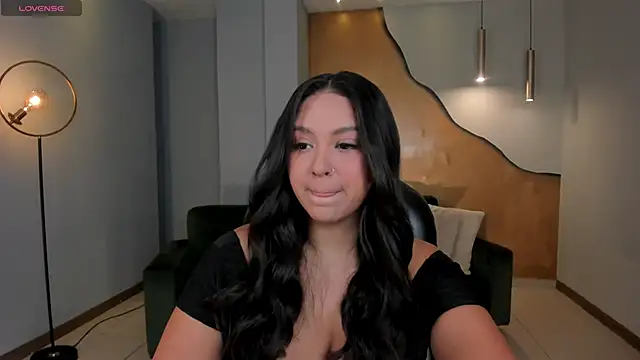 Snapshot of ToriCrossX chatting on 10/25/25, 01:35 ToriCrossX online show from 10/25/25, 01:35