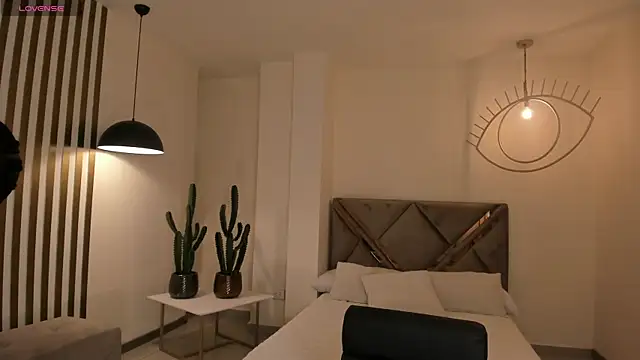 Snapshot of ToriCrossX chatting on 11/22/25, 04:11 ToriCrossX online show from 11/22/25, 04:11