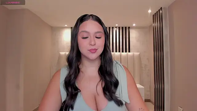 Snapshot of ToriCrossX chatting on 11/26/25, 12:55 ToriCrossX online show from 11/26/25, 12:55