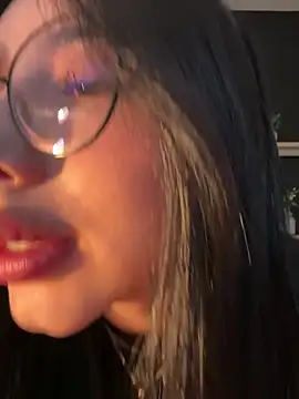 Snapshot of isabella_jade chatting on 11/03/25, 01:12 isabella jade online show from 11/03/25, 01:12