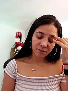 Snapshot of miaeyes chatting on 12/16/24, 03:00 miaeyes online show from 12/16/24, 03:00