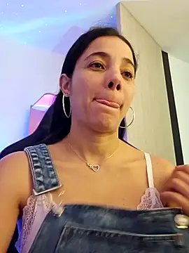 Snapshot of miaeyes chatting on 01/04/25, 02:14 miaeyes online show from 01/04/25, 02:14