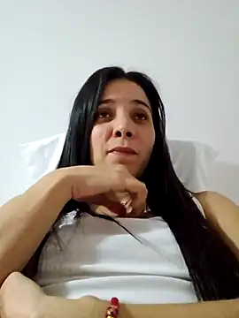 Snapshot of miaeyes chatting on 01/06/25, 12:59 miaeyes online show from 01/06/25, 12:59