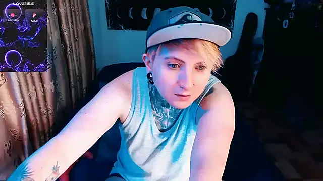 Snapshot of Marieblueeyes chatting on 11/11/25, 02:00 Marieblueeyes online show from 11/11/25, 02:00