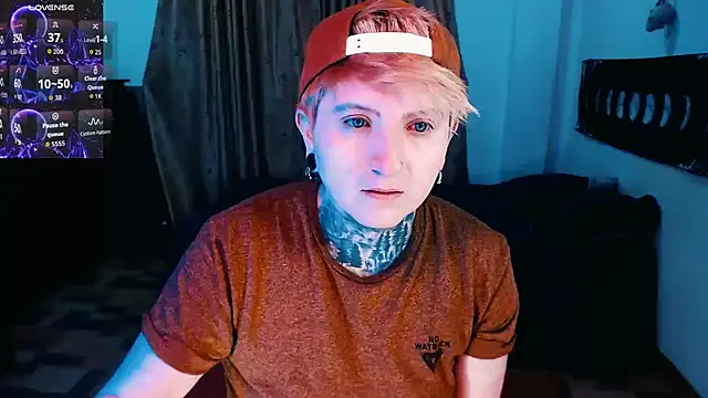 Snapshot of Marieblueeyes chatting on 11/13/25, 01:59 Marieblueeyes online show from 11/13/25, 01:59