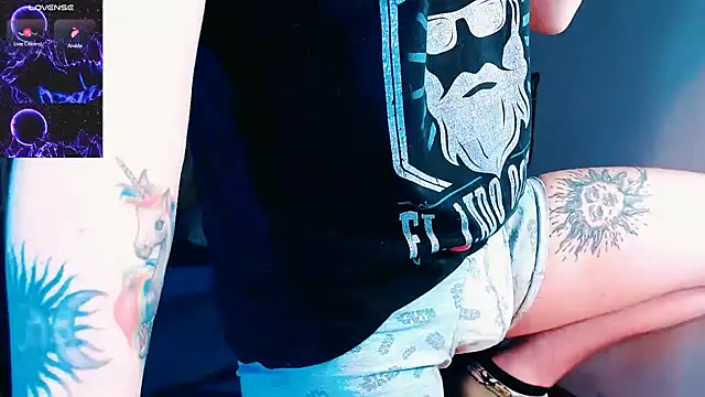 Snapshot of Marieblueeyes chatting on 11/17/25, 10:54 Marieblueeyes online show from 11/17/25, 10:54