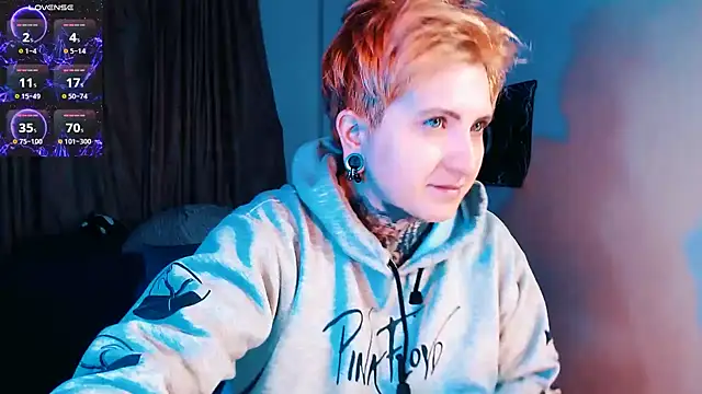 Snapshot of Marieblueeyes chatting on 11/18/25, 04:06 Marieblueeyes online show from 11/18/25, 04:06