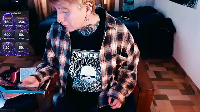 Snapshot of Marieblueeyes chatting on 11/19/25, 04:18 Marieblueeyes online show from 11/19/25, 04:18