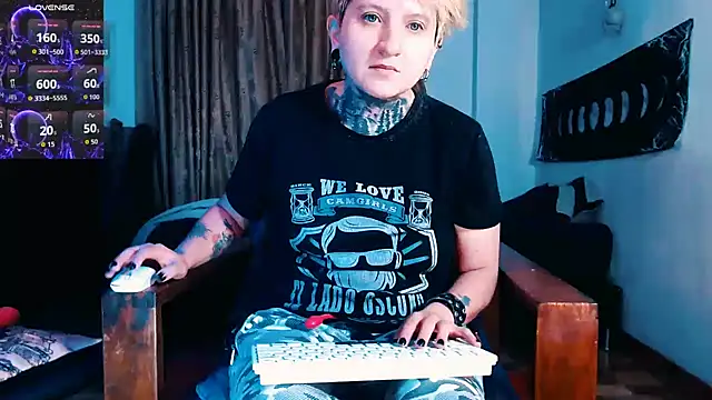 Snapshot of Marieblueeyes chatting on 11/24/25, 11:04 Marieblueeyes online show from 11/24/25, 11:04