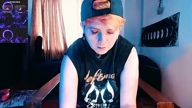 Snapshot of Marieblueeyes chatting on 11/28/25, 03:58 Marieblueeyes online show from 11/28/25, 03:58