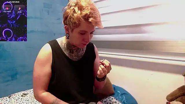 Snapshot of Marieblueeyes chatting on 12/05/25, 04:25 Marieblueeyes online show from 12/05/25, 04:25