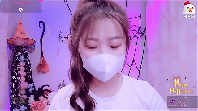 Snapshot of hen237 chatting on 10/27/25, 10:03 hen237 online show from 10/27/25, 10:03