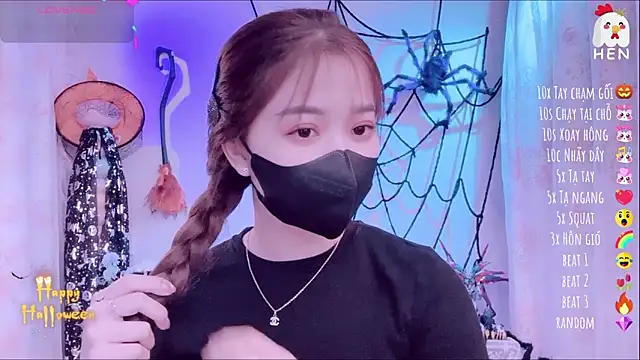 Snapshot of hen237 chatting on 10/29/25, 10:55 hen237 online show from 10/29/25, 10:55