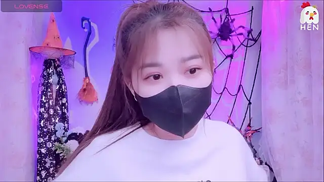 Snapshot of hen237 chatting on 11/02/25, 12:35 hen237 online show from 11/02/25, 12:35