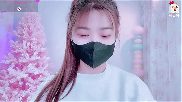 Snapshot of hen237 chatting on 11/12/25, 11:25 hen237 online show from 11/12/25, 11:25