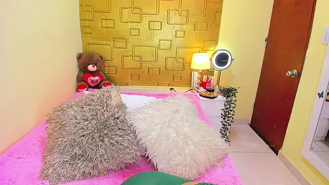 Snapshot of Julia_Haye chatting on 11/30/25, 10:03 Julia Haye online show from 11/30/25, 10:03