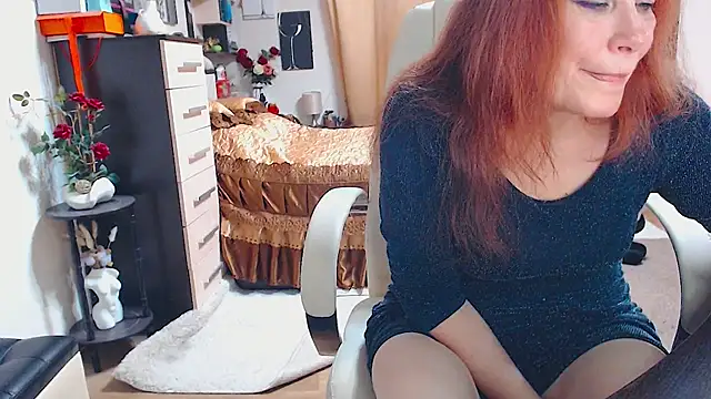 Snapshot of CrazyMomy chatting on 09/27/25, 07:57 CrazyMomy online show from 09/27/25, 07:57