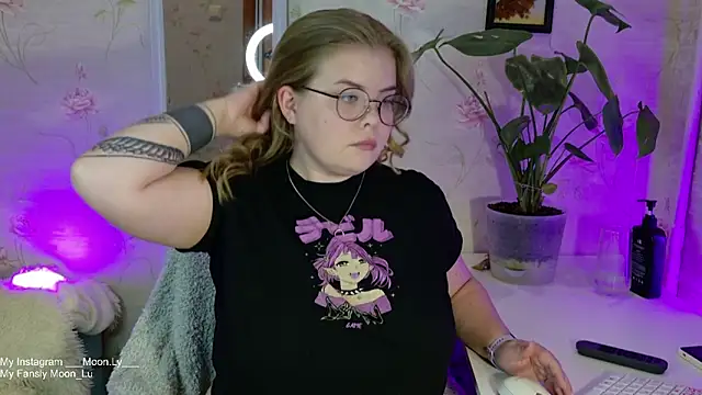 Snapshot of sinnamon_ chatting on 09/18/25, 01:13 sinnamon  online show from 09/18/25, 01:13